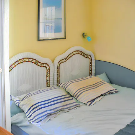 D'une A A 100 M De La Avec Vue Sur La Et Piscine Partagee Apartment Gassin